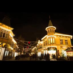 Lavish Lighting & Illumination: Expert decorative lighting services in Minneapolis for festive seasons and commercial needs.