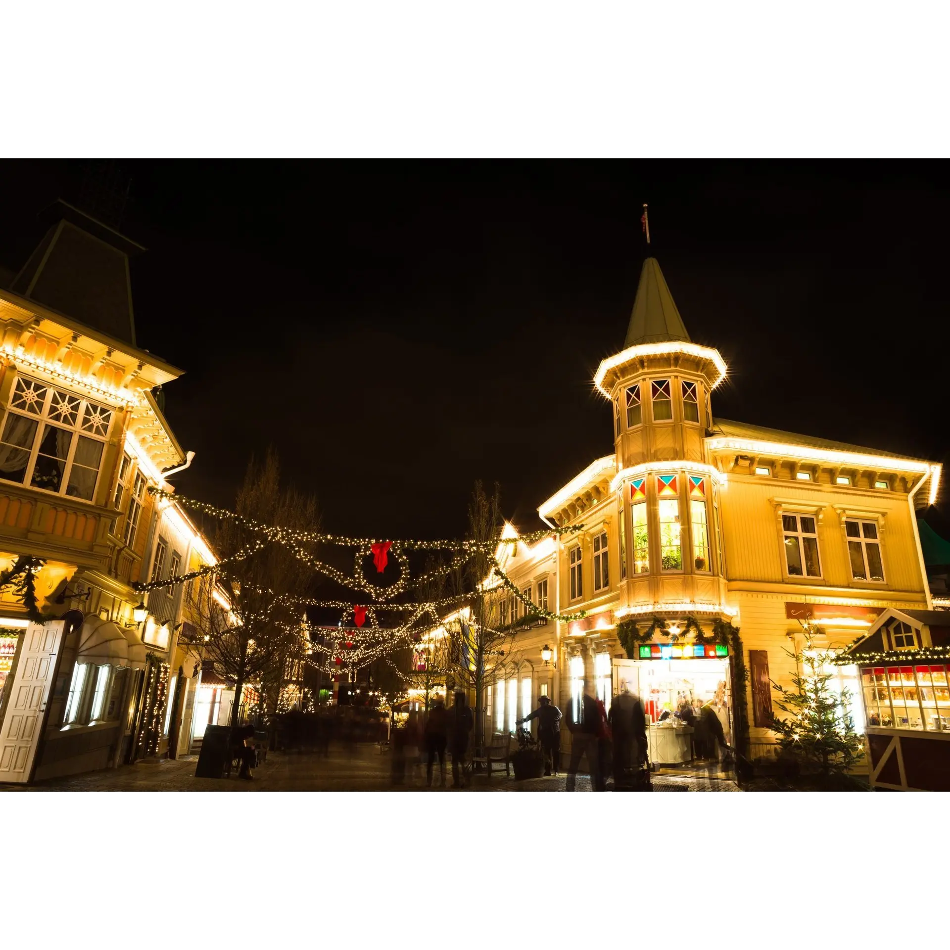 Lavish Lighting & Illumination